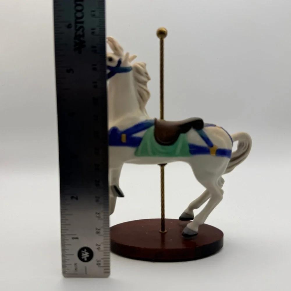 Heritage Heirloom Carousel‎ Animal Figurines Musical Base Set Multicolored Wood